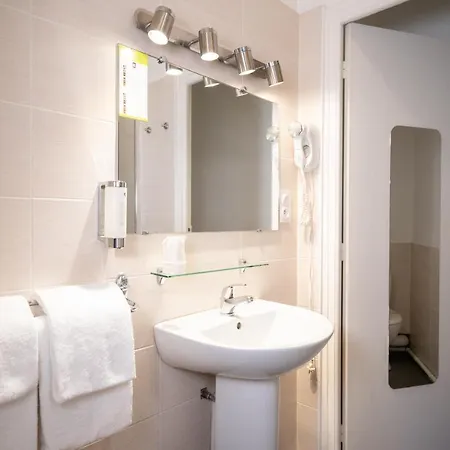 Hotel The Originals City, Mondial,