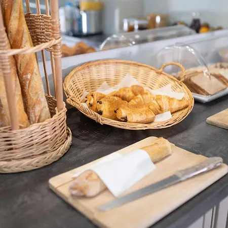 The Originals City, Mondial, ホテル 3*